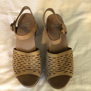 NWOT Dansko Denita Sandal 38